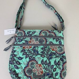 Vera Bradley Trio Zip Hipster Fan Flowers NWT